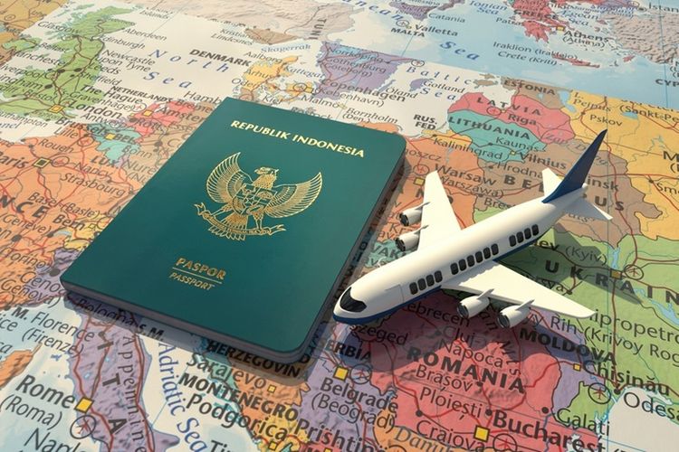 Ilustrasi paspor Indonesia. Ciri paspor rusak yang dilarang terbang.
