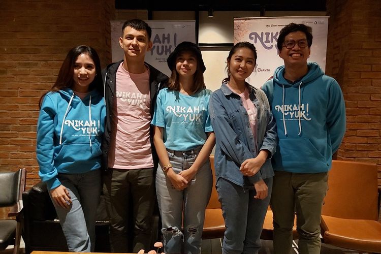 Para pemain film Nikah Yuk seusai screening film tersebut di Bandung, Selasa (4/2/2020) malam.