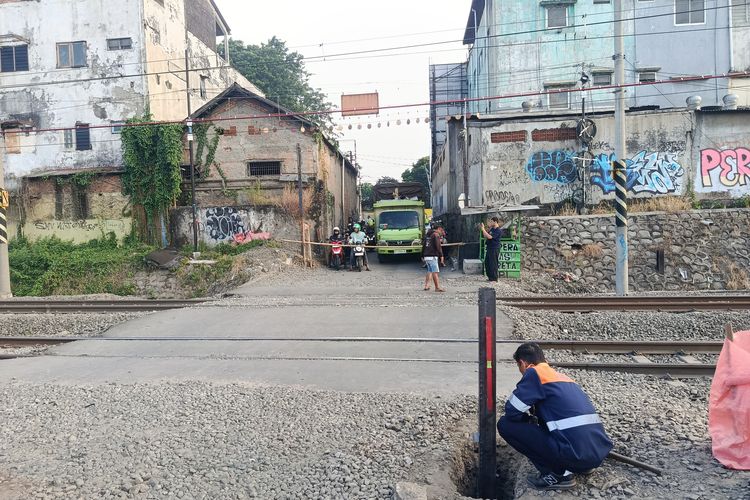 Jejak Lama Pelintasan Ampera Bekasi, dari Palang Bambu hingga Tragedi