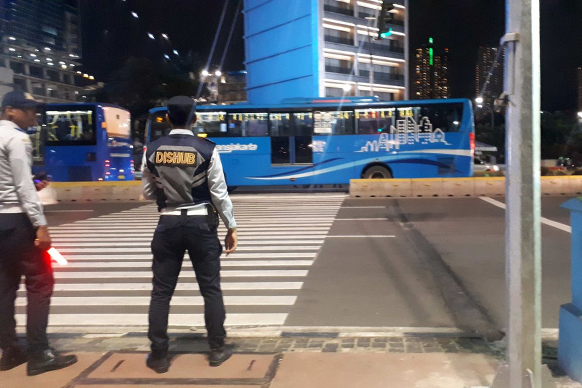 Pelican crossing pengganti JPO Tosari sudah dapat dilintasi. Foto diambil Jumat (14/12/2018) malam.