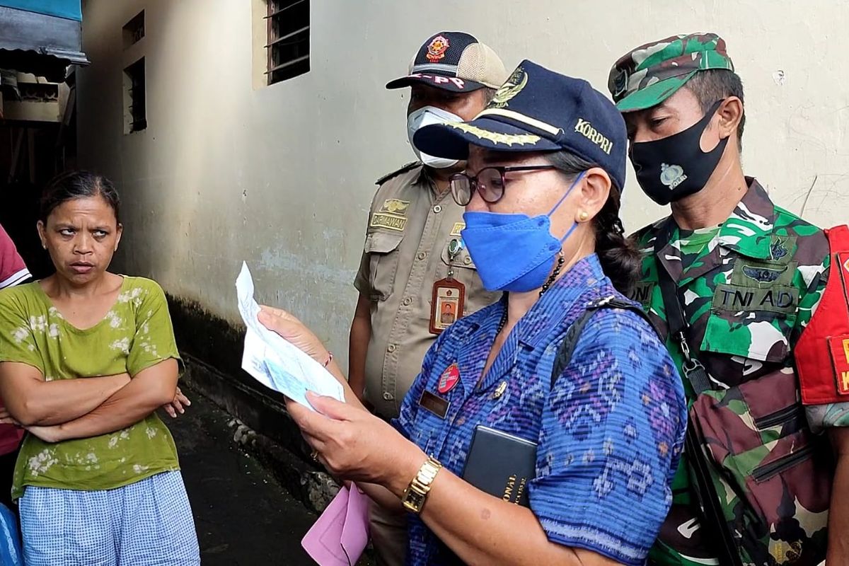 Sidak penduduk pendatang di Kampung Kajanan, Kecamatan Buleleng, Kabupaten Buleleng, Provinsi Bali, Selasa (10/5/2022).