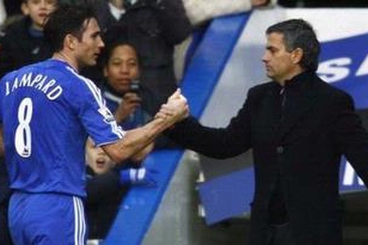 Gelandang Frank Lampard dan Pelatih Jose Mourinho saat masih melatih Chelsea. 