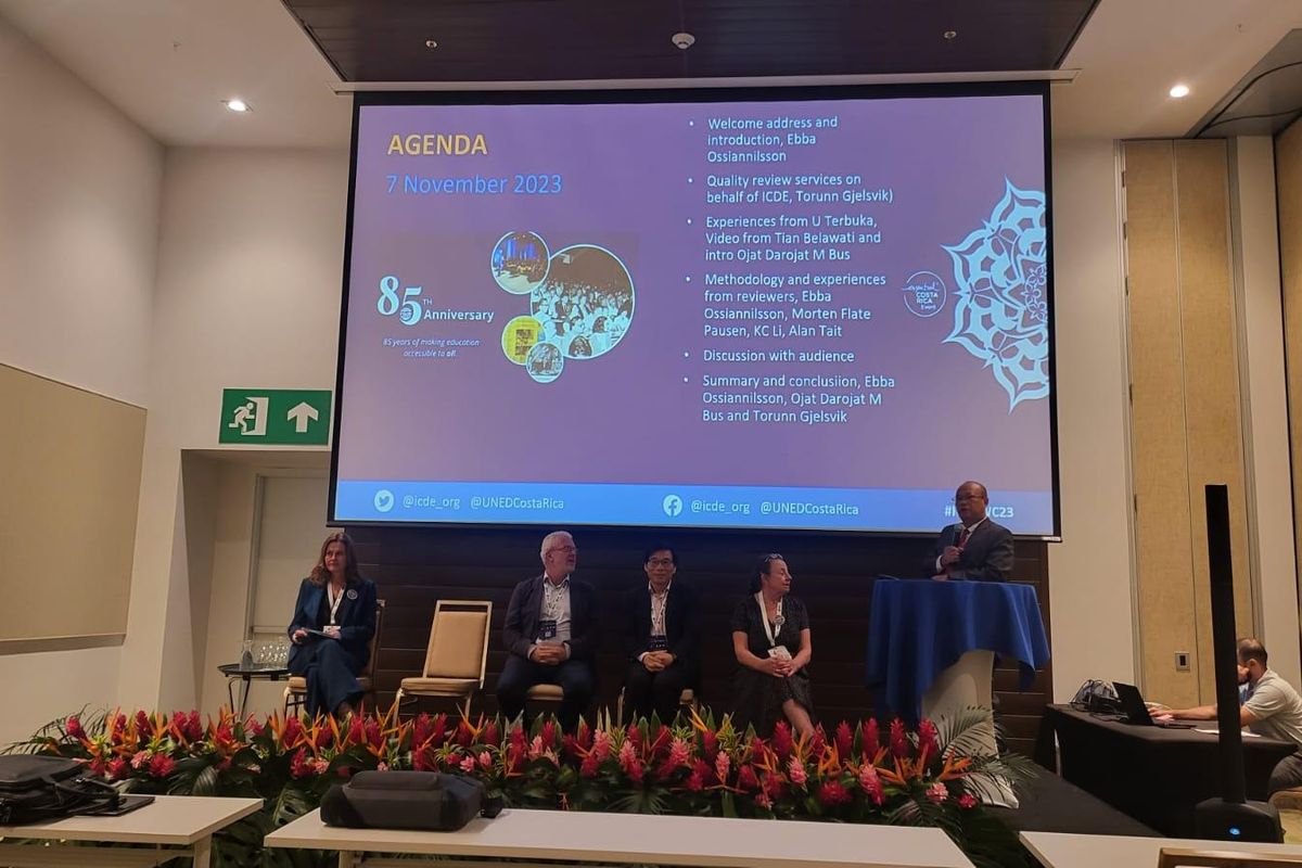 Rektor UT sekaligus Focal Point ICDE for Asia Region Ojat Darojat dalam gelaran ICDE World Conference 2023 yang mengusung tema ?Joining Hands in Peace for the Futures of Education? di San Jose, Costa Rica pada 6 ? 10 November 2023. 
