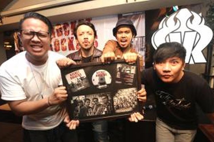 Rocket Rockers merilis album kelima mereka, Merekam Jejak, di Pisa Cafe Menteng, Jakarta Pusat, Sabtu (8/11/2014).