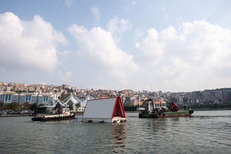 Sevince Bayrak dan Oral Gokta, founder SO? merancang dan membangun purwarupa sebagai tanggapan atas berkurangnya ruang akomodasi di Istanbul