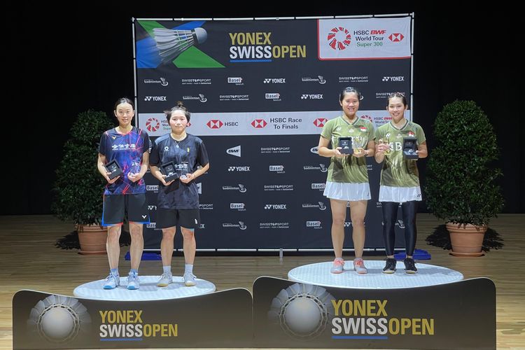 Lanny Tria Mayasari/Ribka Sugiarto menjadi juara Swiss Open 2024 usai mengalahkan wakil Taiwan, Hsu Ya Cing/Lin Wan Cing, di St. Jakobshalle, Basel, Minggu (24/3/2024).