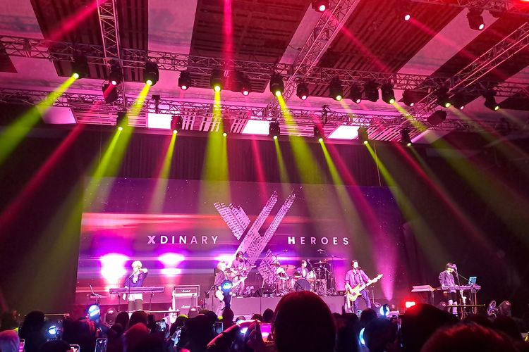 Band rock asal Korea Selatan, Xdinary Heroes, memberikan sajian spesial dalam konser Break the Brake yang digelar di The Kasablanka Hall, Jakarta Selatan, Sabtu (2/3/2024) malam.