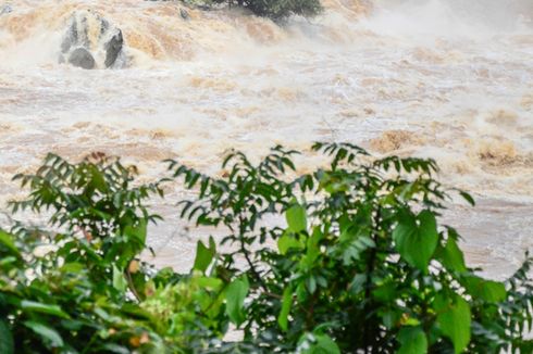 Hujan Deras, Penyangga untuk Cor Proyek Jembatan di Magetan Hanyut