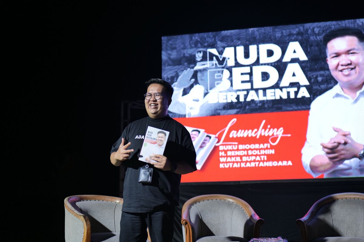 Wakil Bupati (Wabup) Kutai Kartanegara (Kukar) Rendi Solihin meluncurkan buku biografi berjudul Muda, Beda, Bertalenta di Hotel Grand Elty, Kecamatan Tenggarong, Kabupaten Kukar, Kalimantan Timur (Kaltim), Sabtu (11/11/2023).