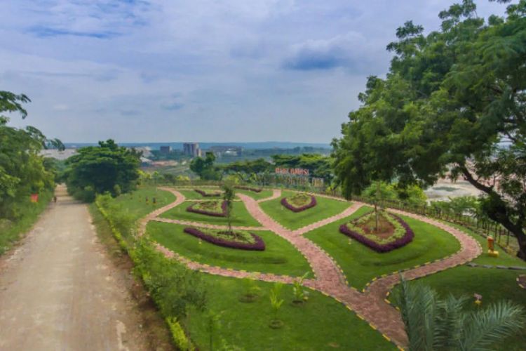 Taman Bukit Daun di Tuban