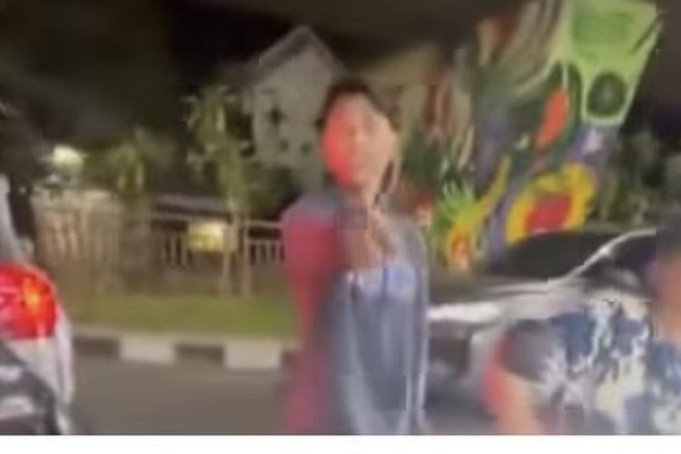 Jukir Diduga Palak dan Intimidasi Pengendara yang Mau Bayar Parkir Pakai QRIS di Surabaya