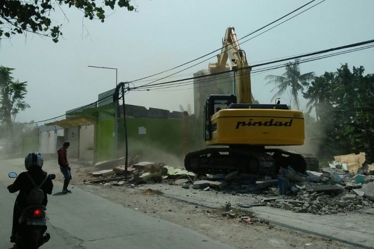 Balai Pengelolaan Sumber Daya Air (PSDA) Provinsi Jawa Tengah‎ menertibkan ratusan bangunan yang berdiri di sempadan saluran sekunder Mlilir, Kecamatan Gubug, Kabupaten Grobogan, Rabu (9/8/2017).