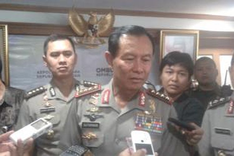 Kapolri Jenderal Sutarman memberikan konfirmasi terkait dua anggota Polda Kalimantan Barat, yang ditangkap di Malaysia, Selasa (9/9/2014).