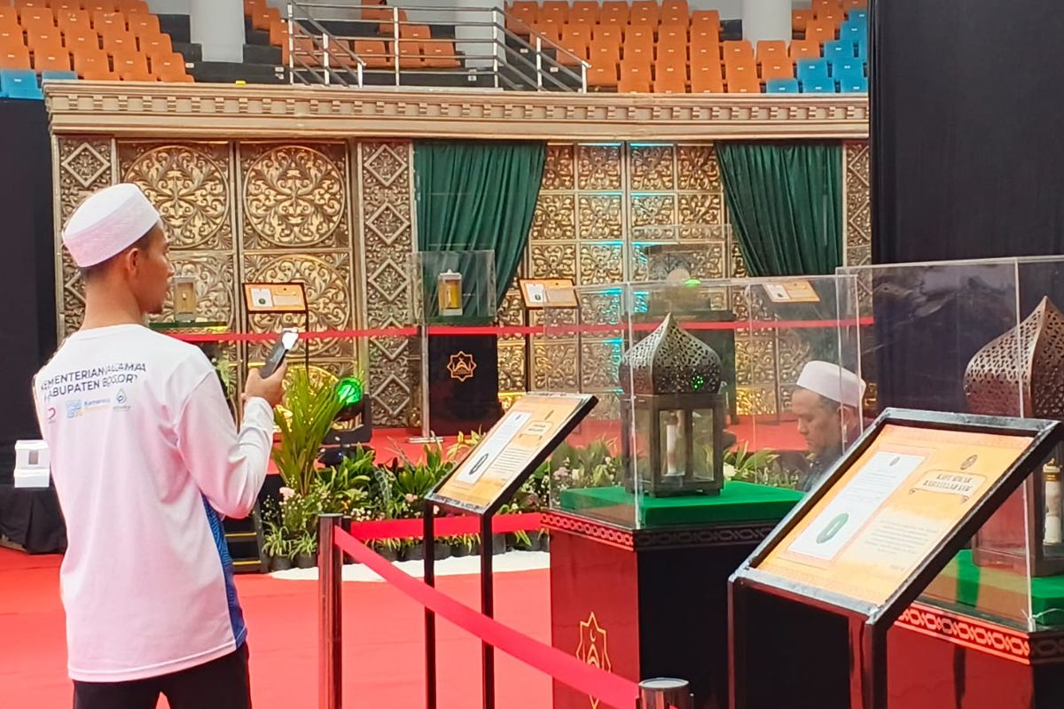 Pameran Artefak Rasulullah SAW dan Para Sahabat di Laga Satria Gelora Pakansari, Kabupaten Bogor, Jawa Barat, Jumat (20/2/2026).
