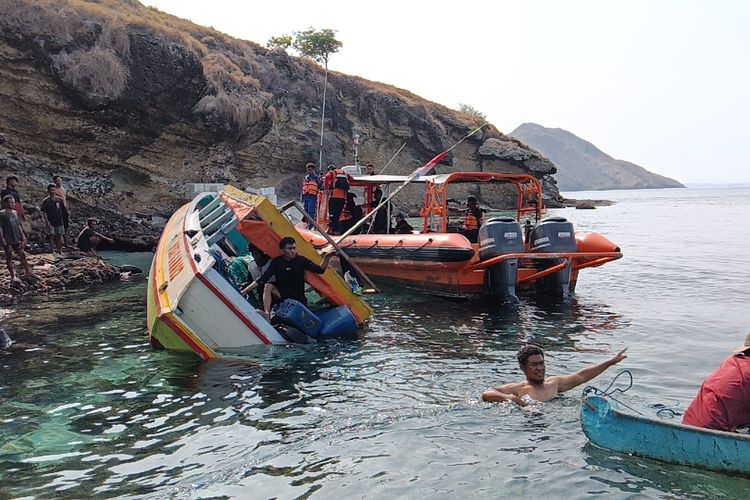 Hendak ke Sape Bawa Ikan, Kapal Nelayan Tabrak Karang di Manggarai Barat