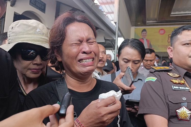 Tangis Ibu Mahasiswi Unram yang Tewas di Pantai Nipah Pecah, Tak Terima Terdakwa Divonis 6 Tahun Penjara
