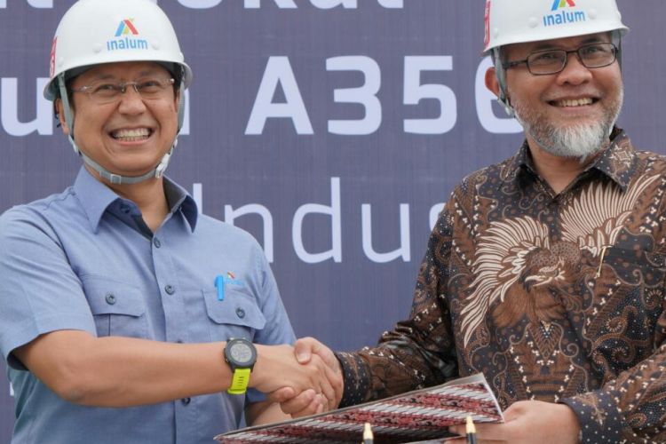 PT Indonesia Asahan Aluminium (Persero) atau Inalum dan PT Toyota Motor Manufacturing Indonesia (TMMIN) menandatangani nota kesepahaman penggunaan aluminium foundry alloy untuk industri otomotif Indonesia, Kamis (14/02/2019)