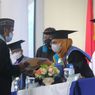 Cerita di Balik Video Viral Ayah Wakili Wisuda Anaknya yang Meninggal