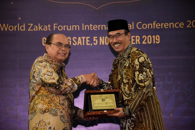 Pj. Sekretaris Daerah Provinsi Jawa Barat Daud Achmad menerima perwakilan dari World Zakat Forum (WZF) International Conference 2019 pada Gala Dinner di Aula Barat Gedung Sate Kota Bandung, Selasa (05/11/19).