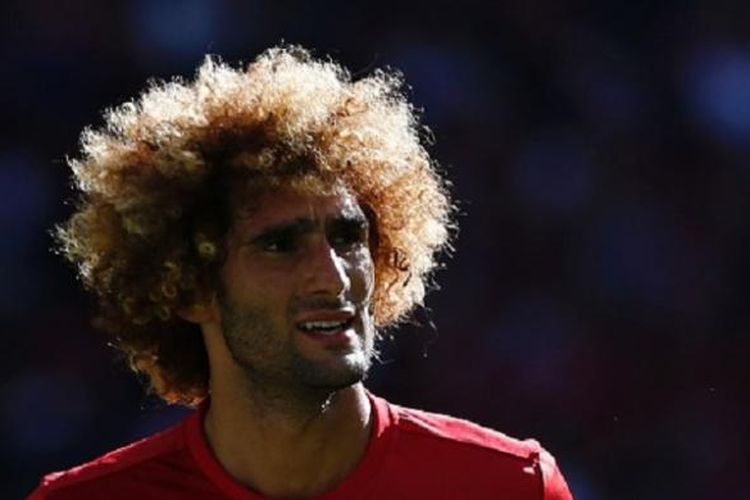 Aksi gelandang Man United, Marouane Fellaini, dalam laga Community Shield kontra Leicester City, Minggu (7/8/2016). Pada pertandingan itu, Man United meraih kemenangan dengan skor 2-1.