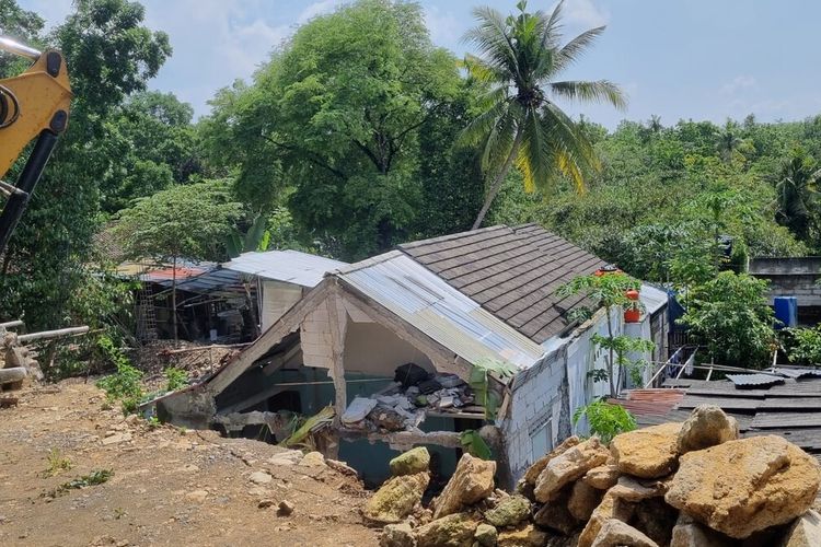Tanah longsor di Donotirto, Bangunjiwo, Kasihan, Bantul, DI Yogyakarta. Rabu (20/11/2024)