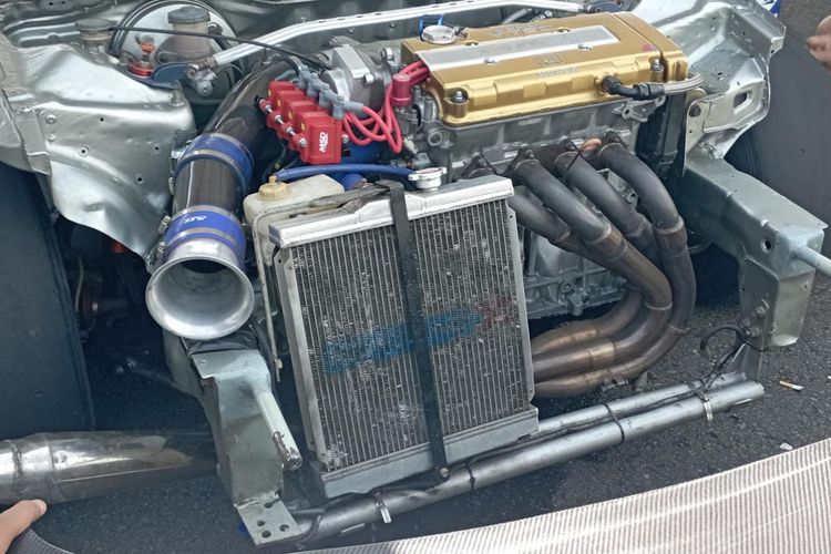 Mesin Honda Integra B20 VTEC dipasang di Honda Civic Estilo