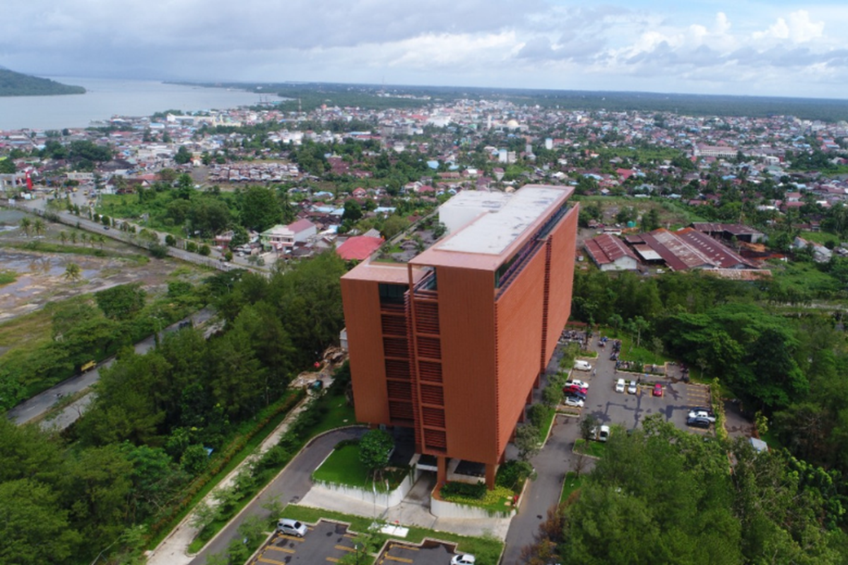 Kantor PT Jhonlin Group di Batulicin, Kabupaten Tanah Bumbu, Kalsel. 

