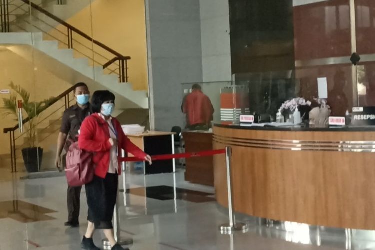 Eks Pejabat Perumahan Rakyat dan Kawasan Permukiman (PRKP) Jakarta Utara nonaktif, Selvy Mandagi mendatangi gedung KPK untuk menjalani klarifikasi LHKPN, Selasa (23/5/2023).