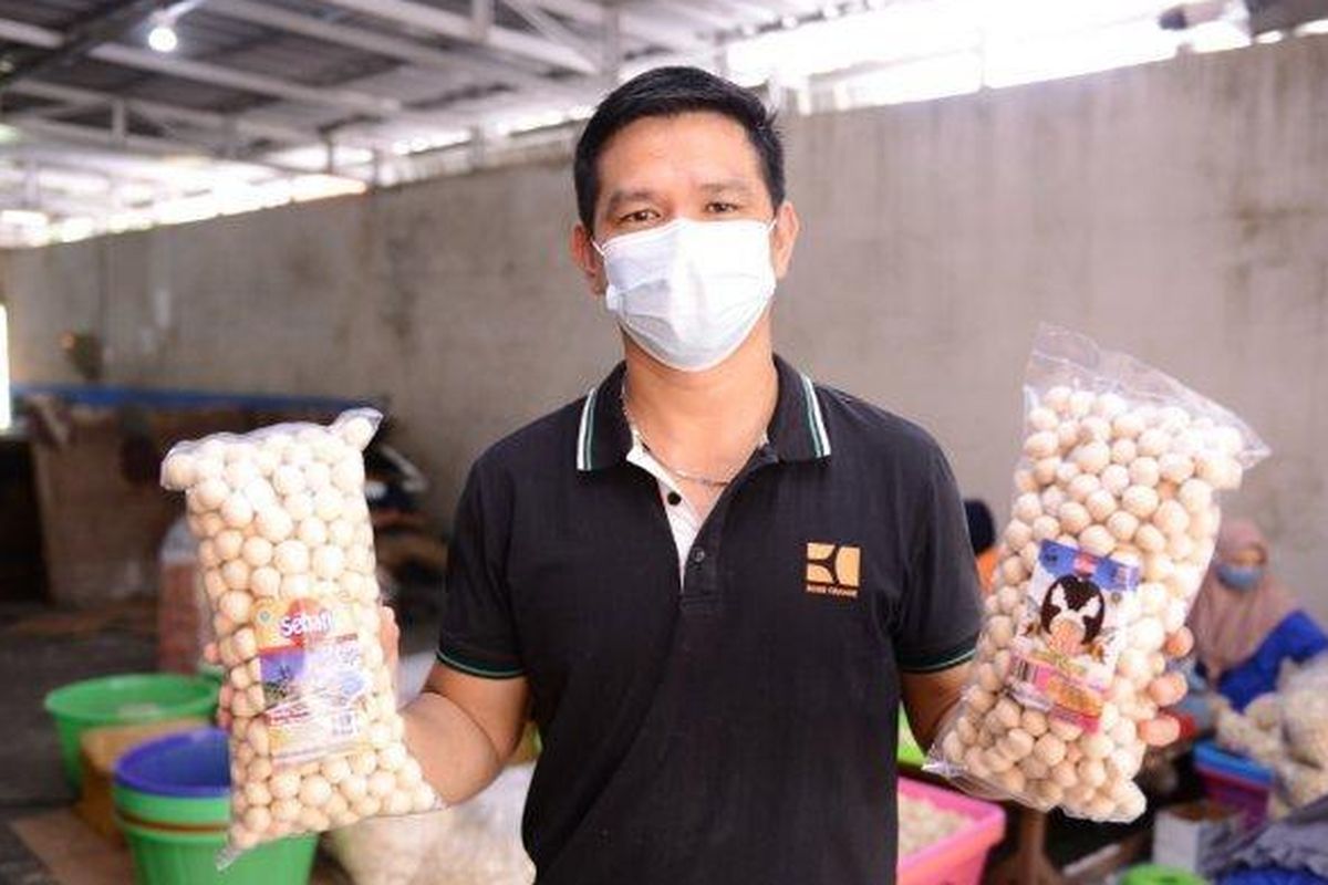 Pengusaha kerupuk getas di Bangka Belitung.