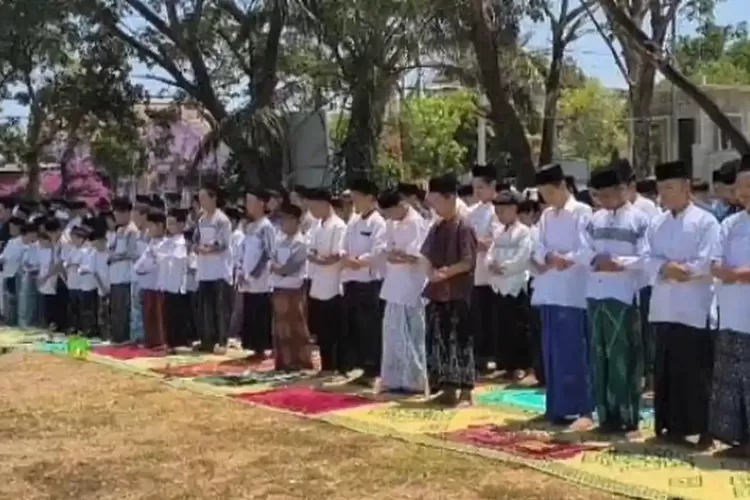 Hari Santri 2026, 850 Siswa Sabilillah Lamongan Gelar Salat Istisqa di Tengah Cuaca Panas Ekstrem