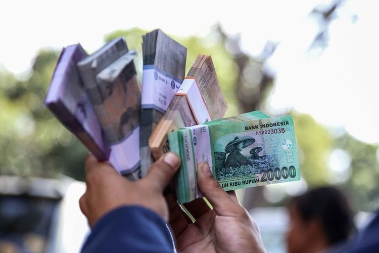 Uang baru dikabarkan beredar bertepatan dengan HUT ke-80 RI, namun benarkah Bank Indonesia merilis pecahan uang rupiah terbaru?