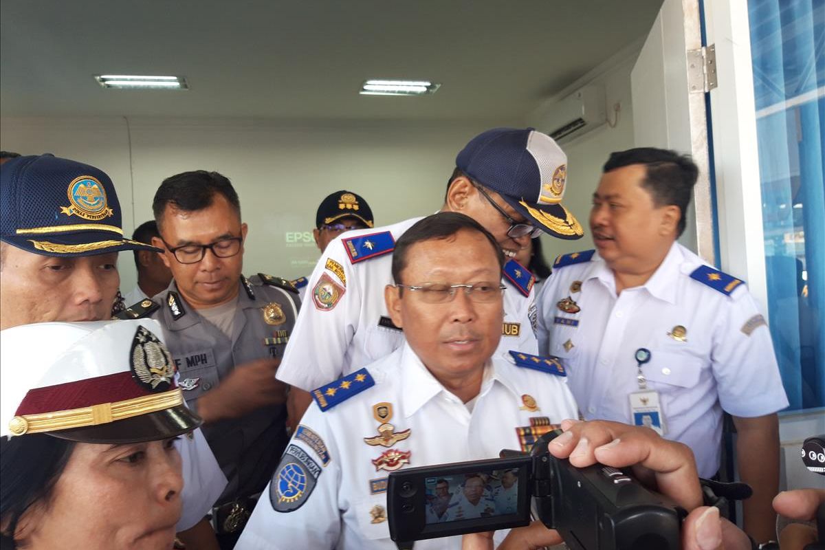 Direktur Jenderal Perhubungan Darat Budi Setiyadi di Salatiga setelah melakukan rapat koordinasi dengan pemerintah Salatiga dan Boyolali mengenai persiapan jalur mudik Lebaran 2019 di Salatiga, Sabtu (25/5/2019).