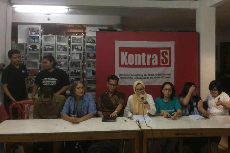 Konferensi Pers Terkait Kejadian Terorisme di Indonesia di Kantor Kontras, Jakarta, Kamis (17/5/2018).