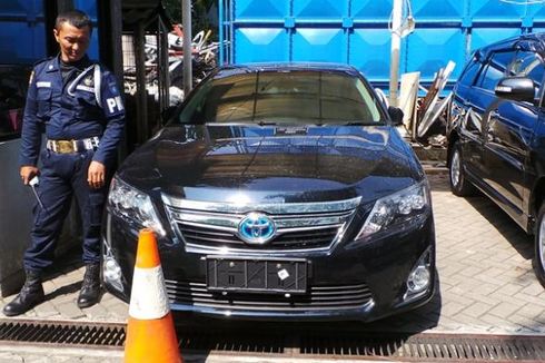 KPK Sita Toyota Camry yang Akan Diantar ke Rumah Rudi Rubiandini