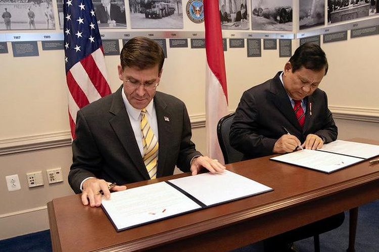 Menteri Pertahanan RI Prabowo Subianto (kanan) bertemu dengan Menteri Pertahanan AS Mark Esper (kiri) di Pentagon.