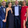 Eva Longoria Tampil Memukau dengan Gaun Cut-Out Hitam 