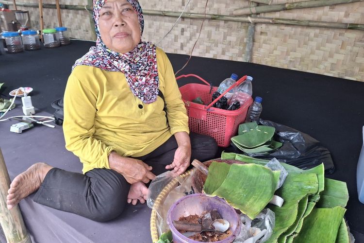 Pensiun Berarti Tak Makan, Kisah Murnati Lansia Penjual Pecel yang Jalan Kaki 10 Km Setiap Hari