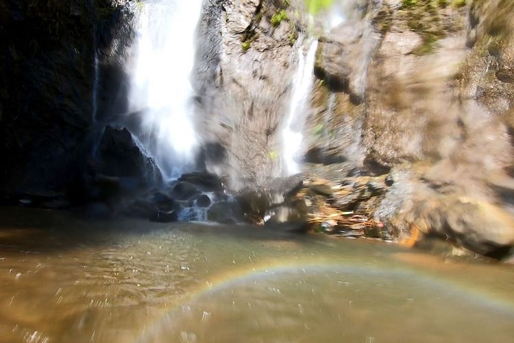 Pelangi di kolam bawah Curug Silawe.