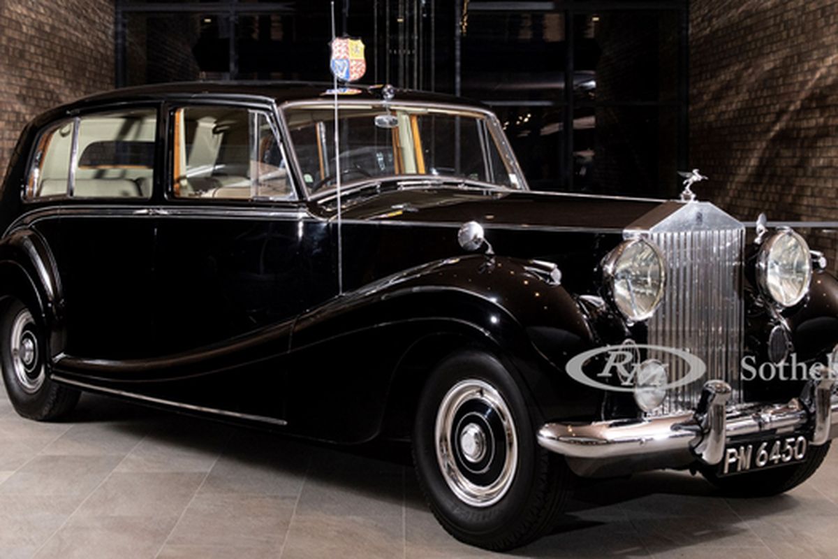 Mobil Rolls Royce Phantom IV bekas milik Putri Margaret akan dilelang.