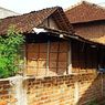 Tembok yang Dibangun Tetangga di Depan Rumah Wisnu Berdiri di Atas Lahan Desa