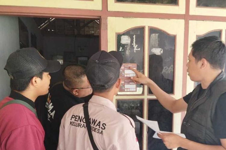 Proses Coklit Pilkada Asal-asalan, Rumah Anggota Bawaslu Tuban Ditempeli Stiker Tanpa Klarifikasi