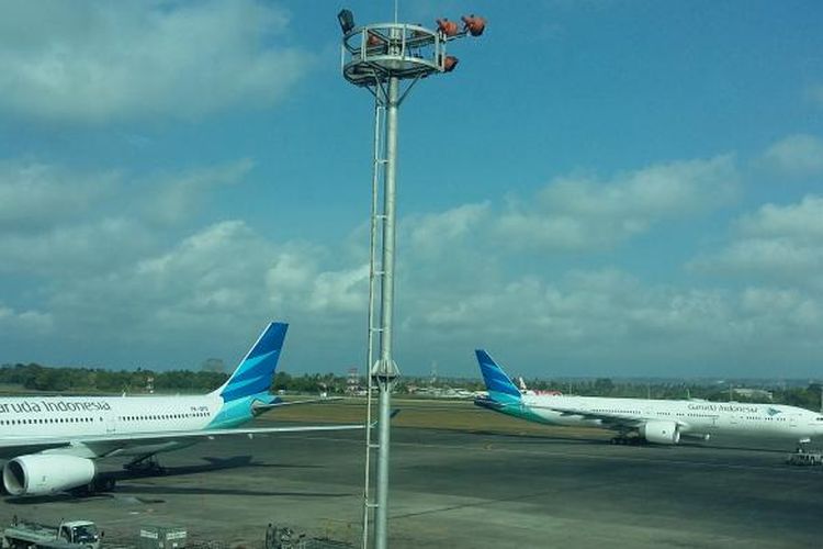 Pesawat Garuda Indonesia di Bandara Ngurah Rai Bali 