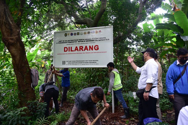 Salah satu aset tanah seluas 2.300 meter persegi milik obligor BLBI Trijono Gondokusumo berlokasi di Kelurahan Lebak Bulus, Jakarta Selatan yang disita oleh Satgas BLBI. 