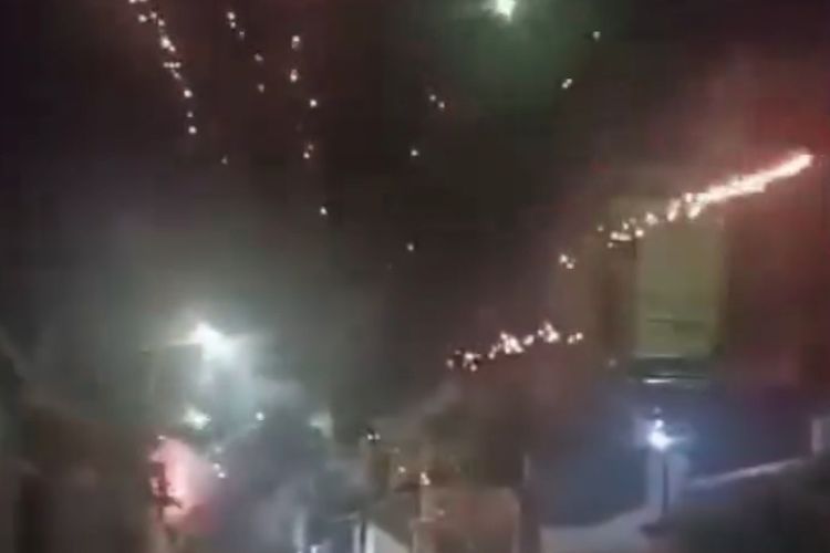 Viral Warga Matraman Dilempari Kembang Api oleh OTK, Diduga Pancing Tawuran