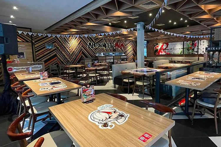 Dekorasi outlet Pizza Hut X Genshin Impact