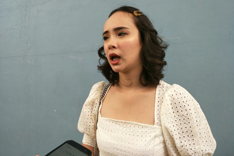 Artis peran Pamela Bowie saat ditemui usai tampil di salah satu acara stasiun televisi swasta kawasan Mampang, Jakarta Selatan, Jumat (17/5/2019).