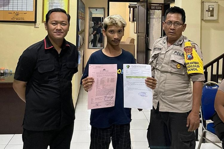 Pemuda atas nama Hanafi Bahtiar (23) ditangkap jajaran Polres Pasuruan, Rabu (26/20/2023) akibat menghamili anak di bawah umur tanpa pertanggungjawaban.