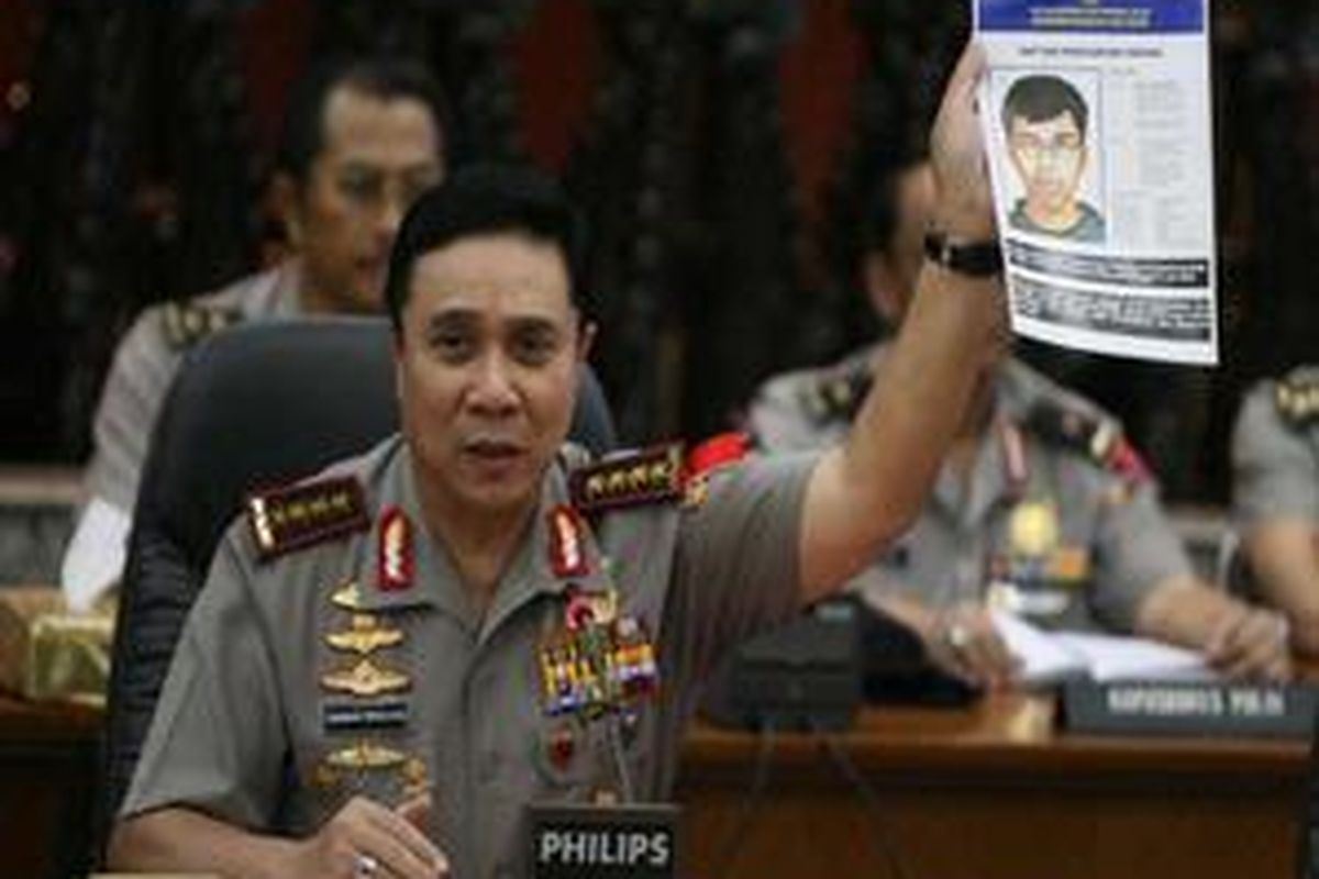 Kepala Polri Jenderal (Pol) Bambang Hendarso Danuri pada keterangan pers di Markas Besar Polri, Jakarta, Kamis (17/9), menunjukkan foto buronan Ario Sudarso alias Aji yang tewas dalam baku tembak antara polisi dan sejumlah tersangka teroris di Kampung Kepuhsari RT 03 RW 11, Kelurahan Mojosongo, Kecamatan Jebres, Kota Surakarta. Kapolri juga resmi menyatakan bahwa Noordin M Top tewas dalam pengepungan tersebut. 