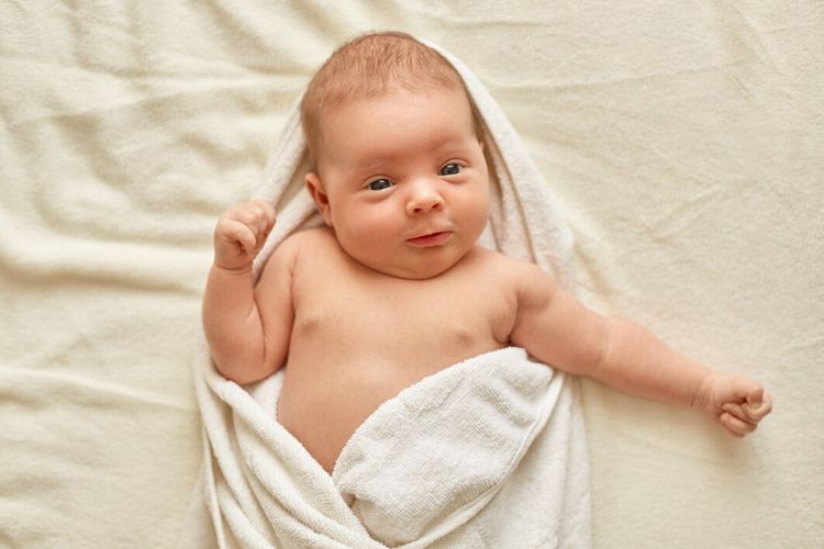 Pijat bayi memiliki banyak manfaat, tapi tidak bisa dilakukan sembarangan. Ada beberapa bagian tubuh bayi yang pantang dipijat seperti ubun-ubun dan ulu hati. 