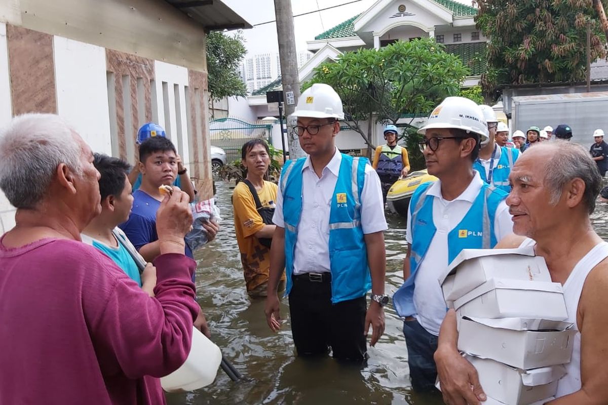 Wakil Direktur Utama PLN Darmawan Prasodjo melakukan inspeksi 